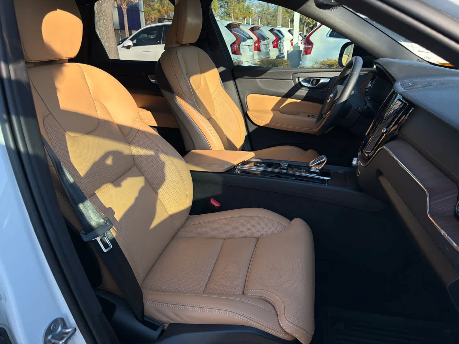 Certified 2024 Volvo XC60 T8 Ultimate w/ Climate Package image 54