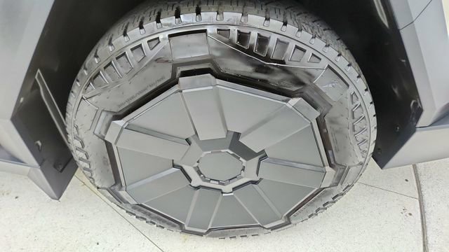 Used 2024 Tesla Cybertruck AWD Crew Cab image 55