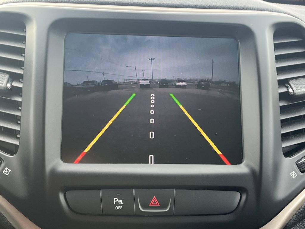 Used 2016 Jeep Cherokee Latitude w/ Safety/Convenience Group image 27