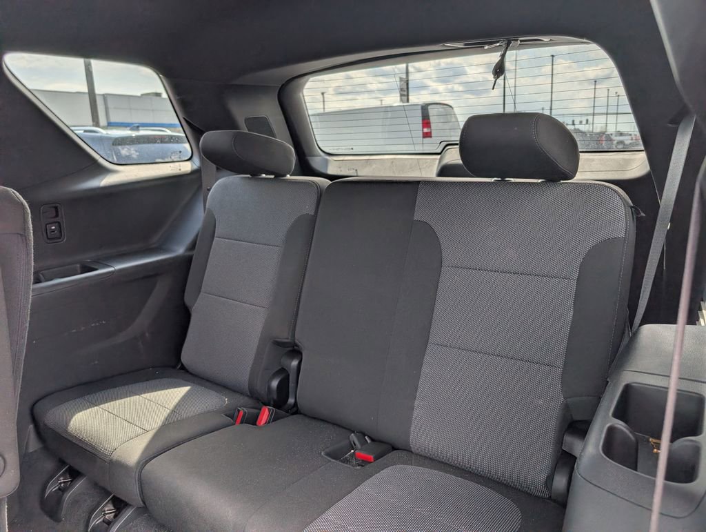 Used 2023 Chevrolet Traverse LT w/ Rear Camera Mirror Package image 11