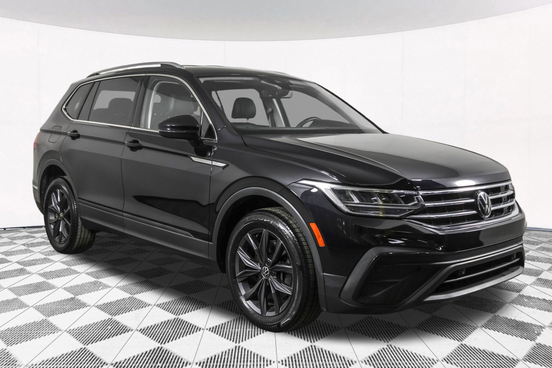 Used 2022 Volkswagen Tiguan SE image 13