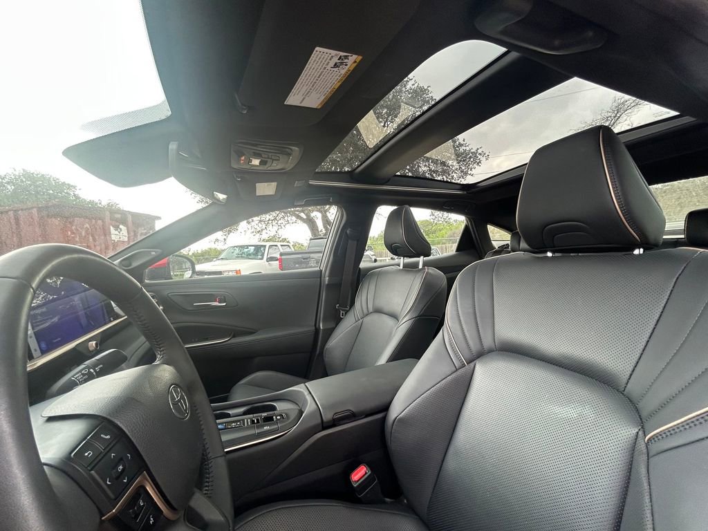 Used 2023 Toyota Crown Platinum AWD/4WD image 12