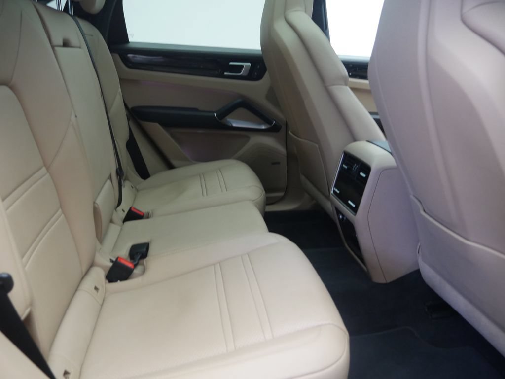 Certified 2023 Porsche Cayenne Turbo AWD/4WD image 27