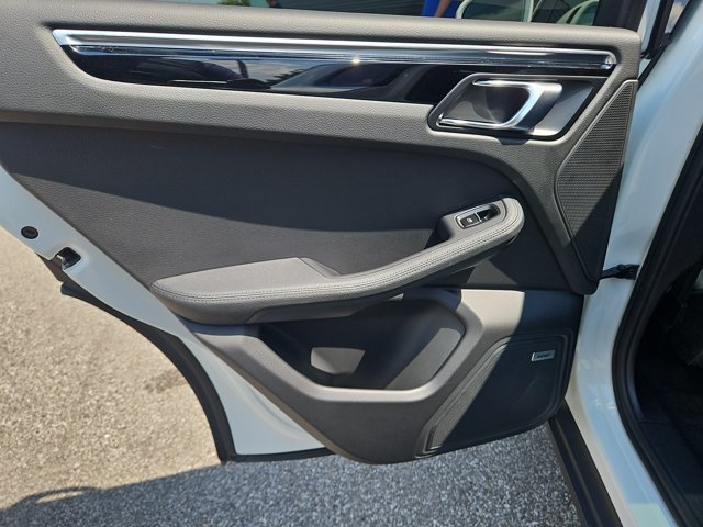 Certified 2021 Porsche Macan AWD/4WD image 23