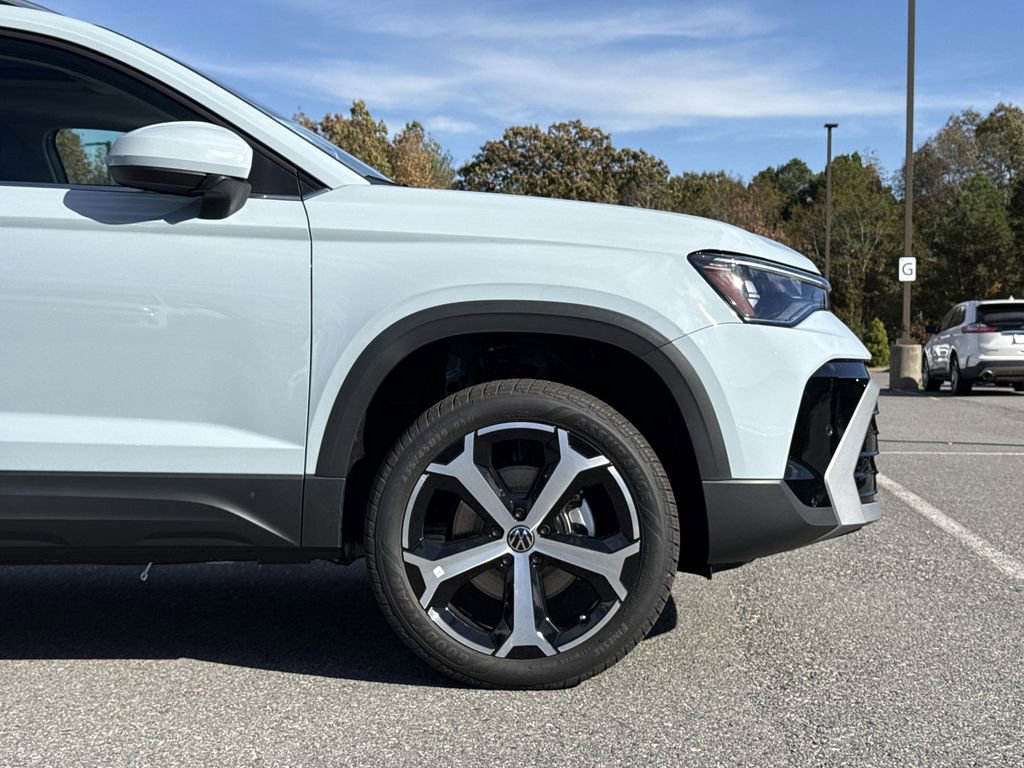 New 2026 Volkswagen Taos SEL image 9