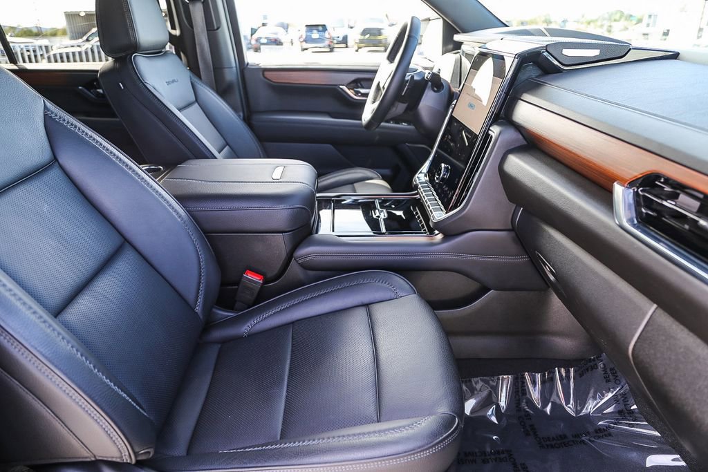 Used 2025 GMC Yukon XL Denali image 17