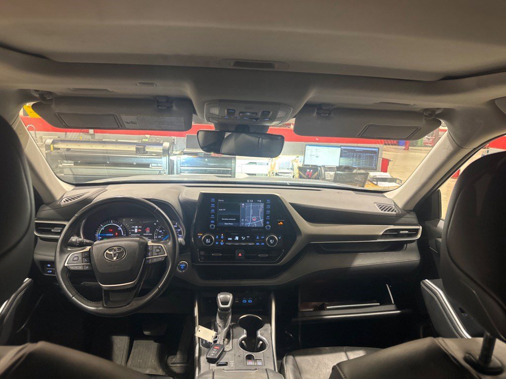 Used 2022 Toyota Highlander XLE FWD image 44