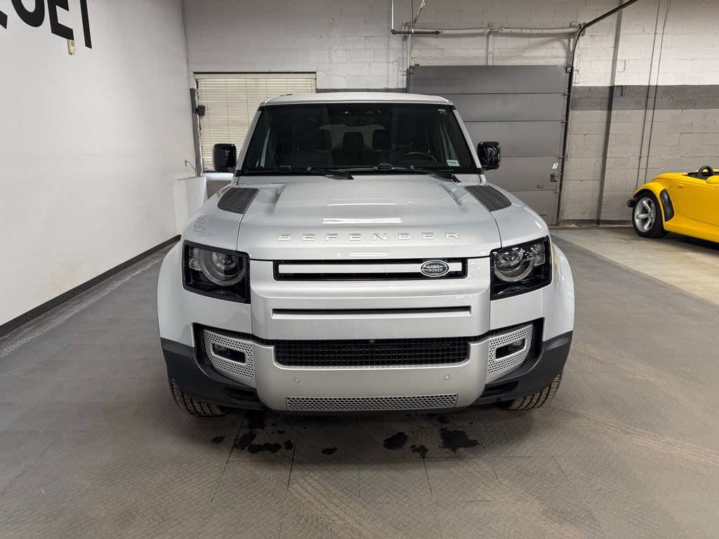 Used 2023 Land Rover Defender 130 SE AWD/4WD image 3