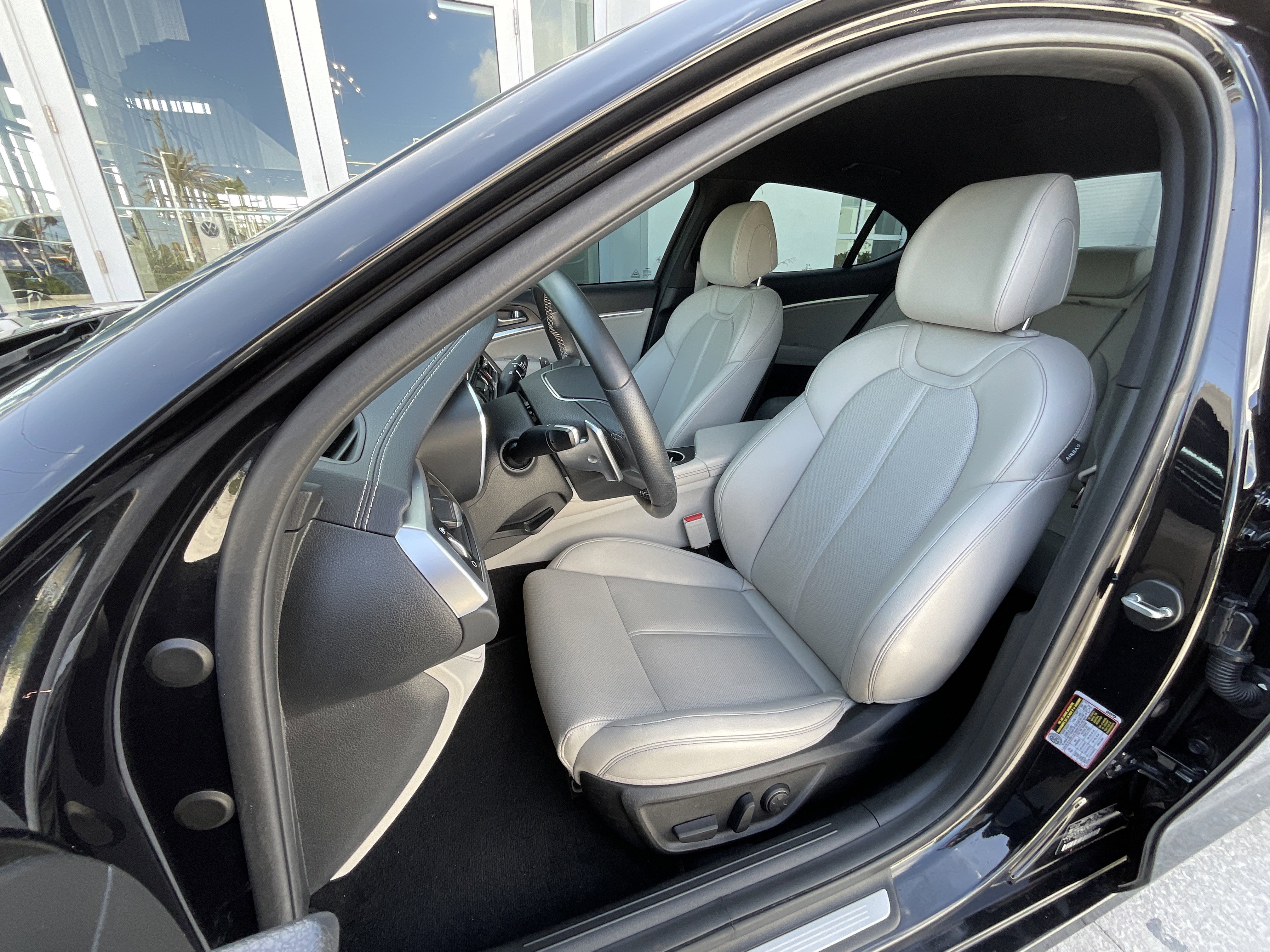 Used 2023 Genesis G70 2.0T image 11