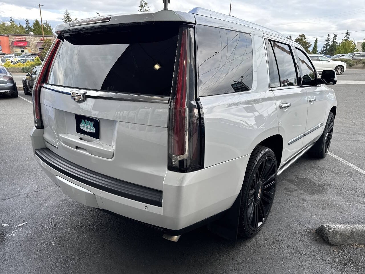 Used 2016 Cadillac Escalade Premium AWD/4WD image 12