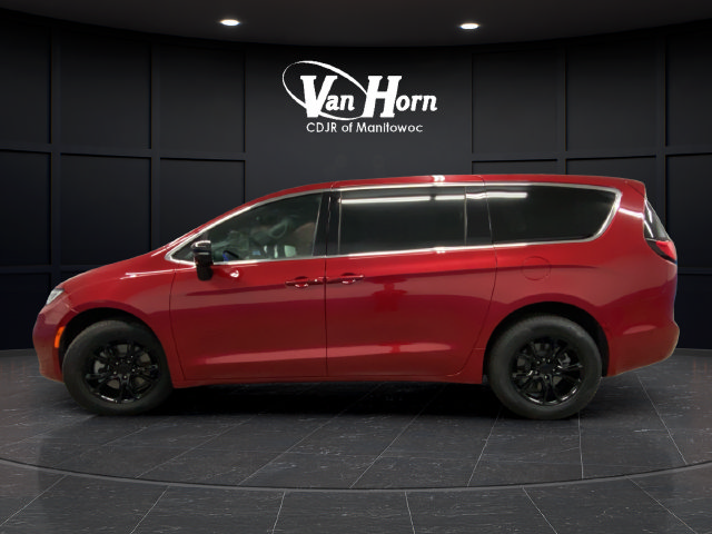Used 2025 Chrysler Pacifica Select AWD/4WD image 4