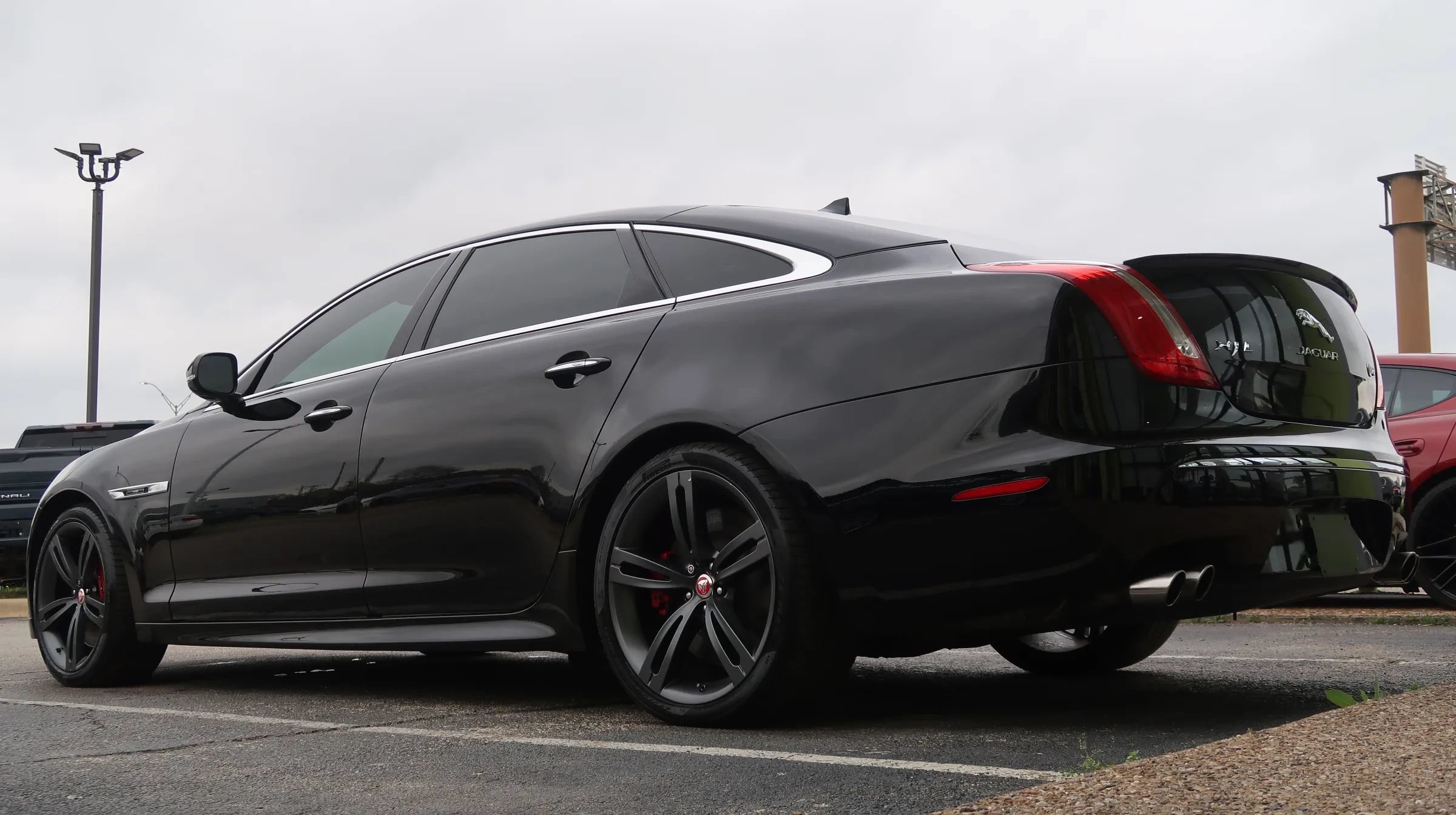 Used 2014 Jaguar XJ R LWB image 12