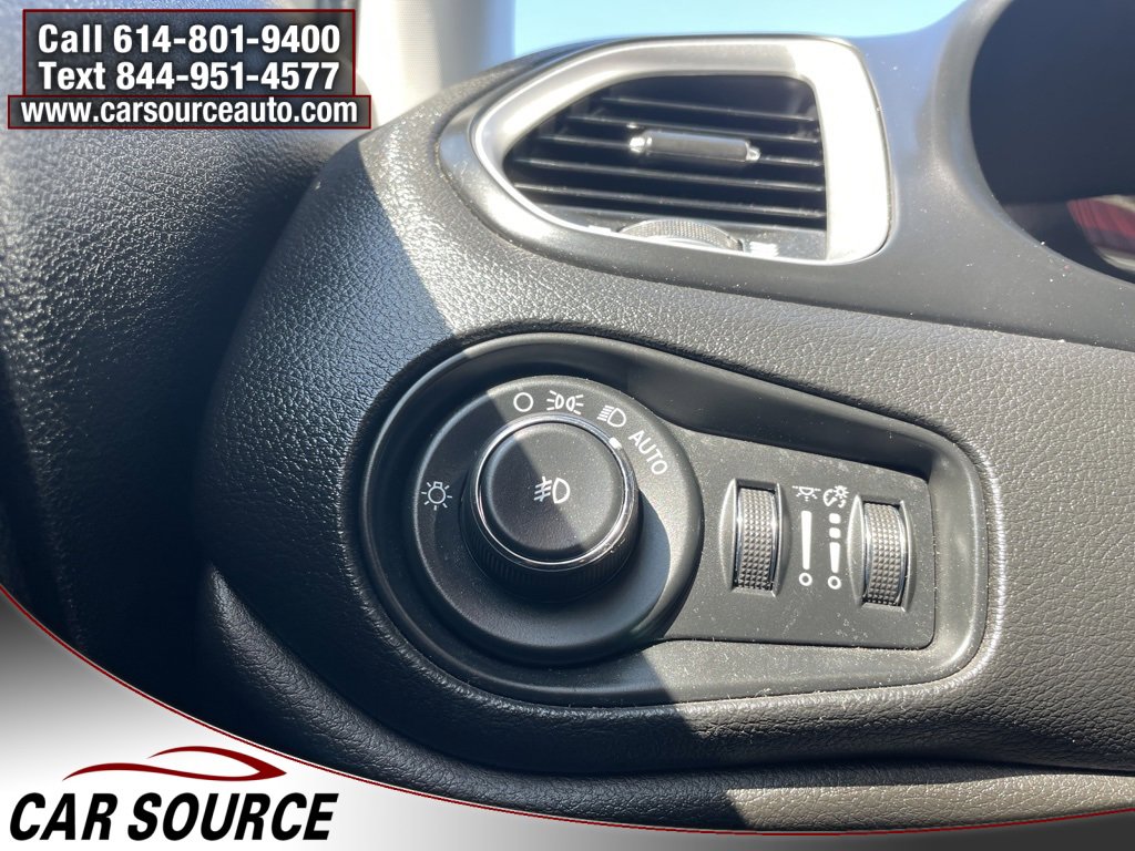 Used 2018 Jeep Renegade Latitude w/ Cold Weather Group image 17