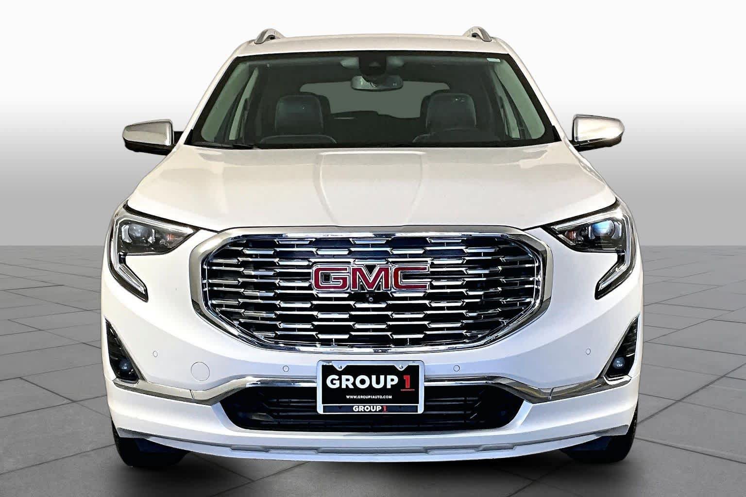 Used 2020 GMC Terrain Denali w/ Denali Premium Package FWD image 4