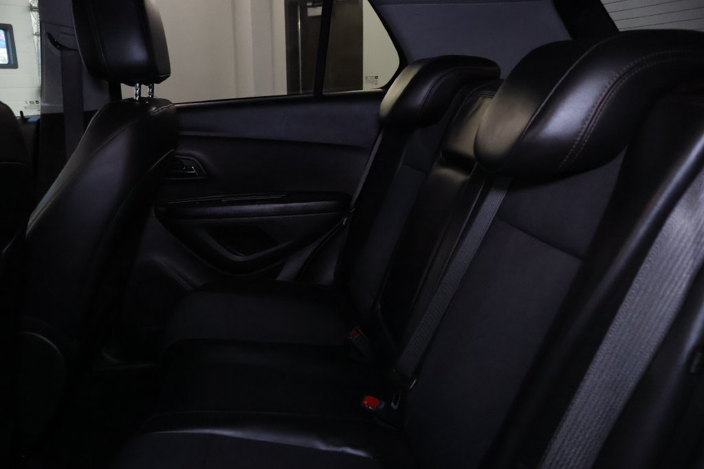 Used 2022 Chevrolet Trax LT w/ Driver Confidence Package AWD/4WD image 15