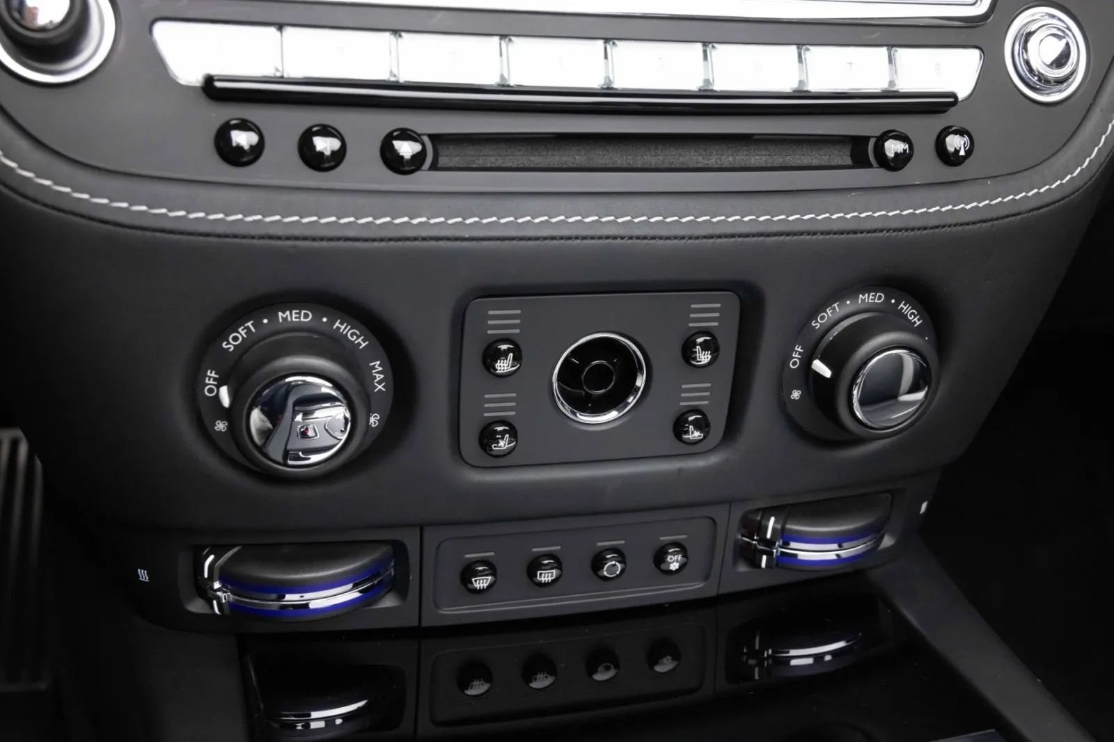 Used 2019 Rolls-Royce Dawn RWD image 34