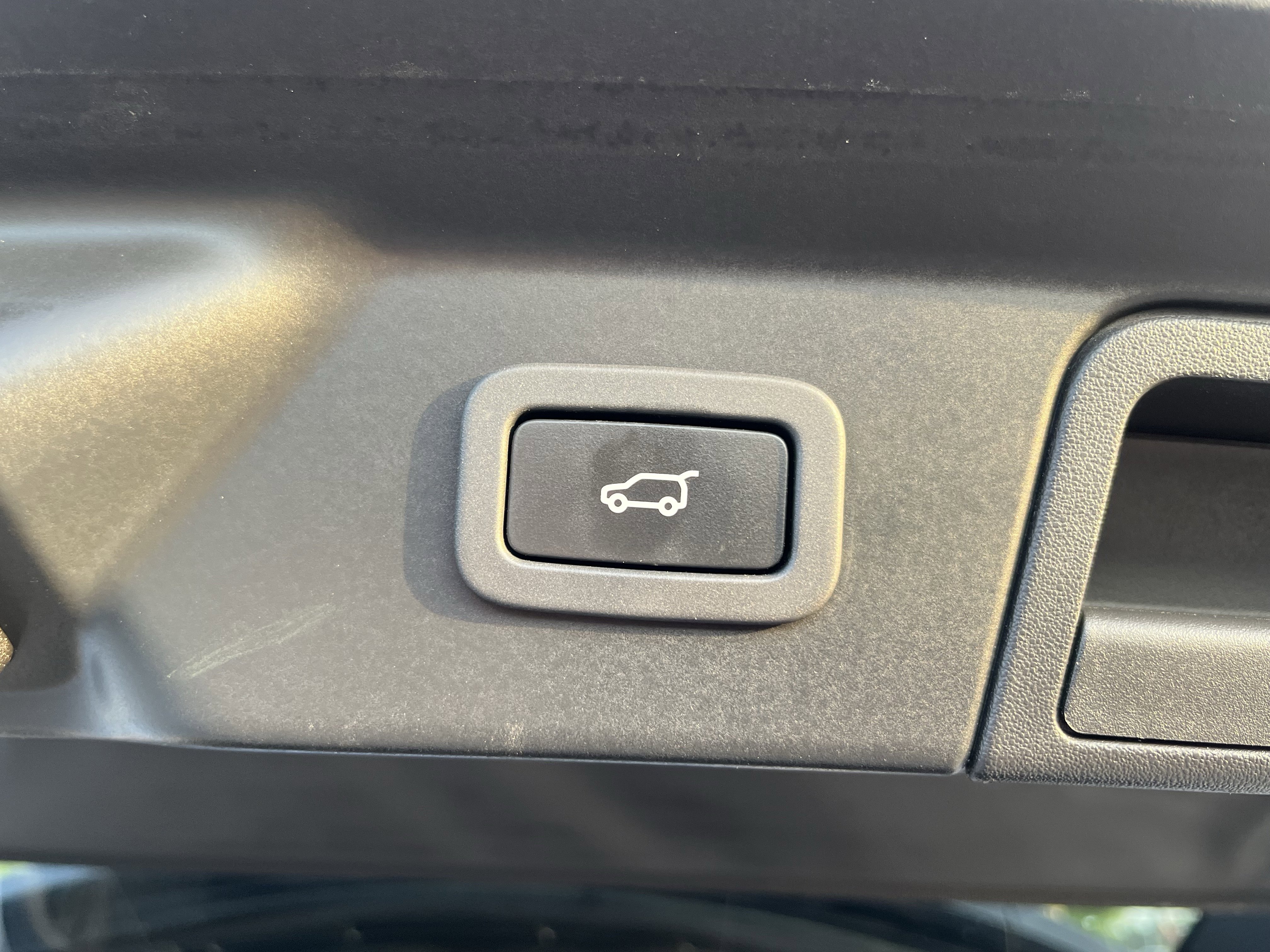 Used 2018 Land Rover Range Rover Velar R-Dynamic SE AWD/4WD image 13