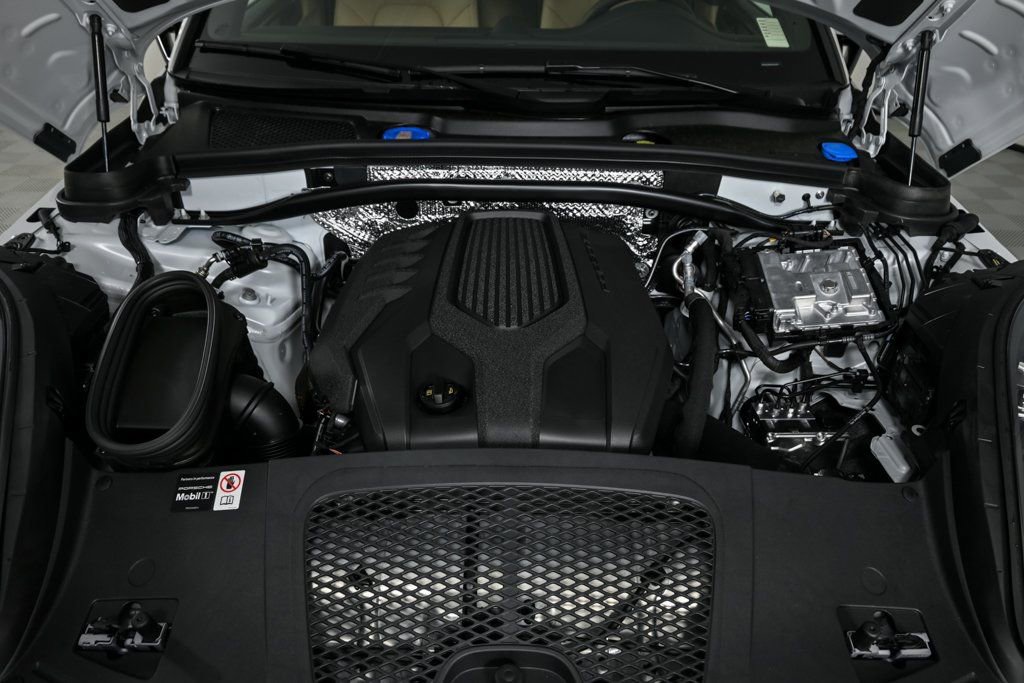 Certified 2025 Porsche Macan image 34