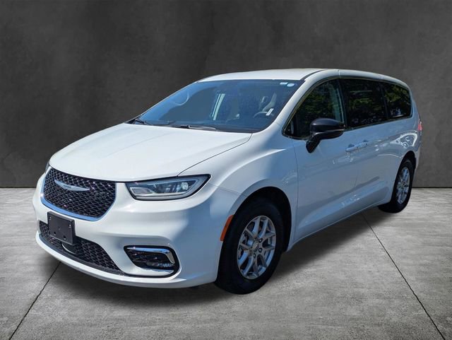 Used 2024 Chrysler Pacifica Touring-L FWD image 8