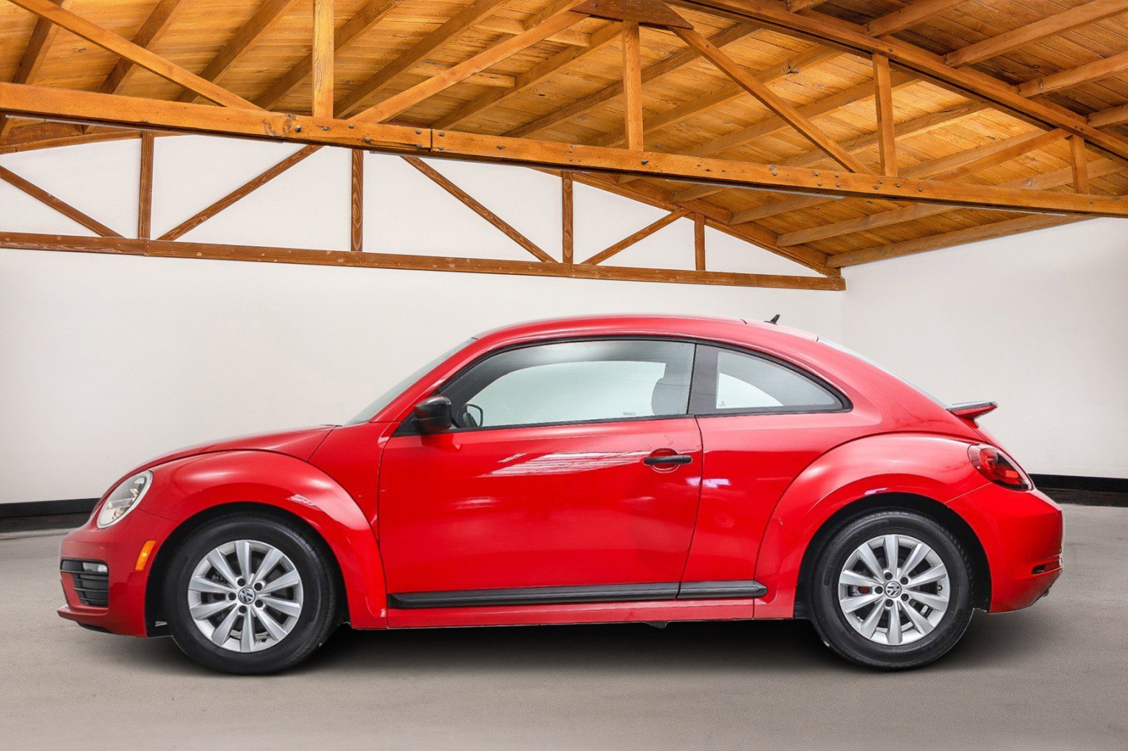Used 2018 Volkswagen Beetle 2.0T S FWD image 2