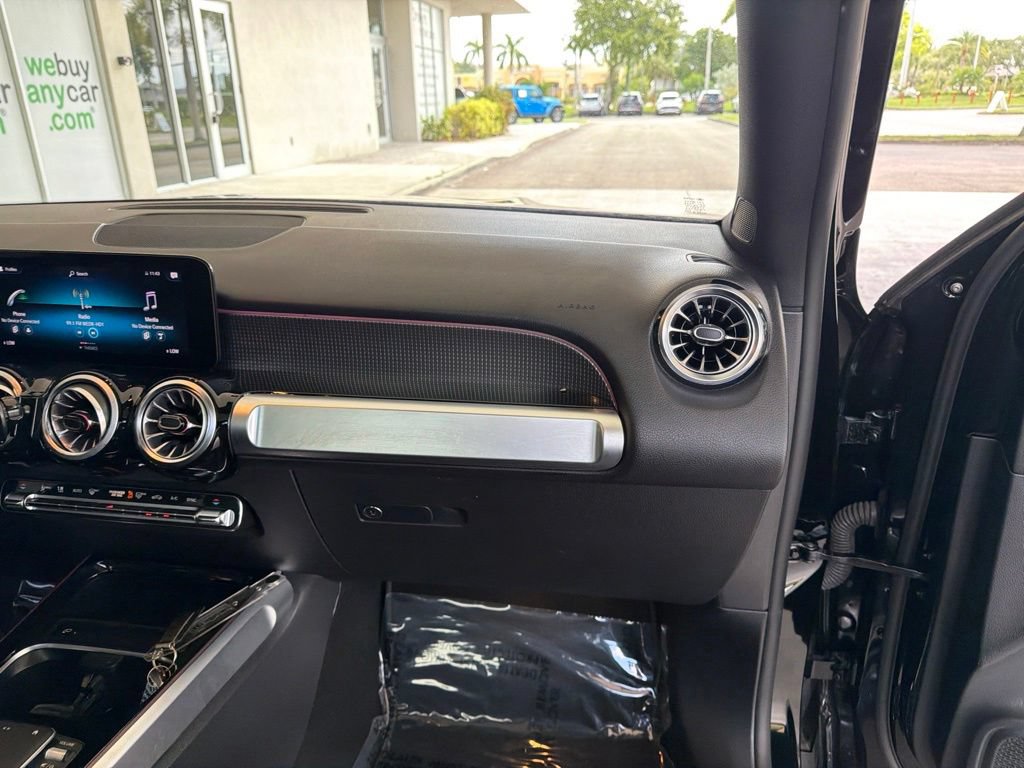 Used 2022 Mercedes-Benz GLB 250 image 26