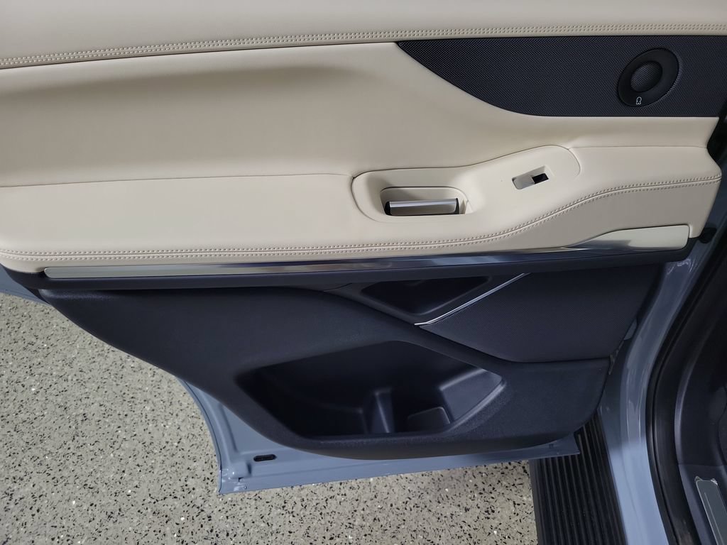New 2027 Lincoln Navigator Premiere RWD image 17