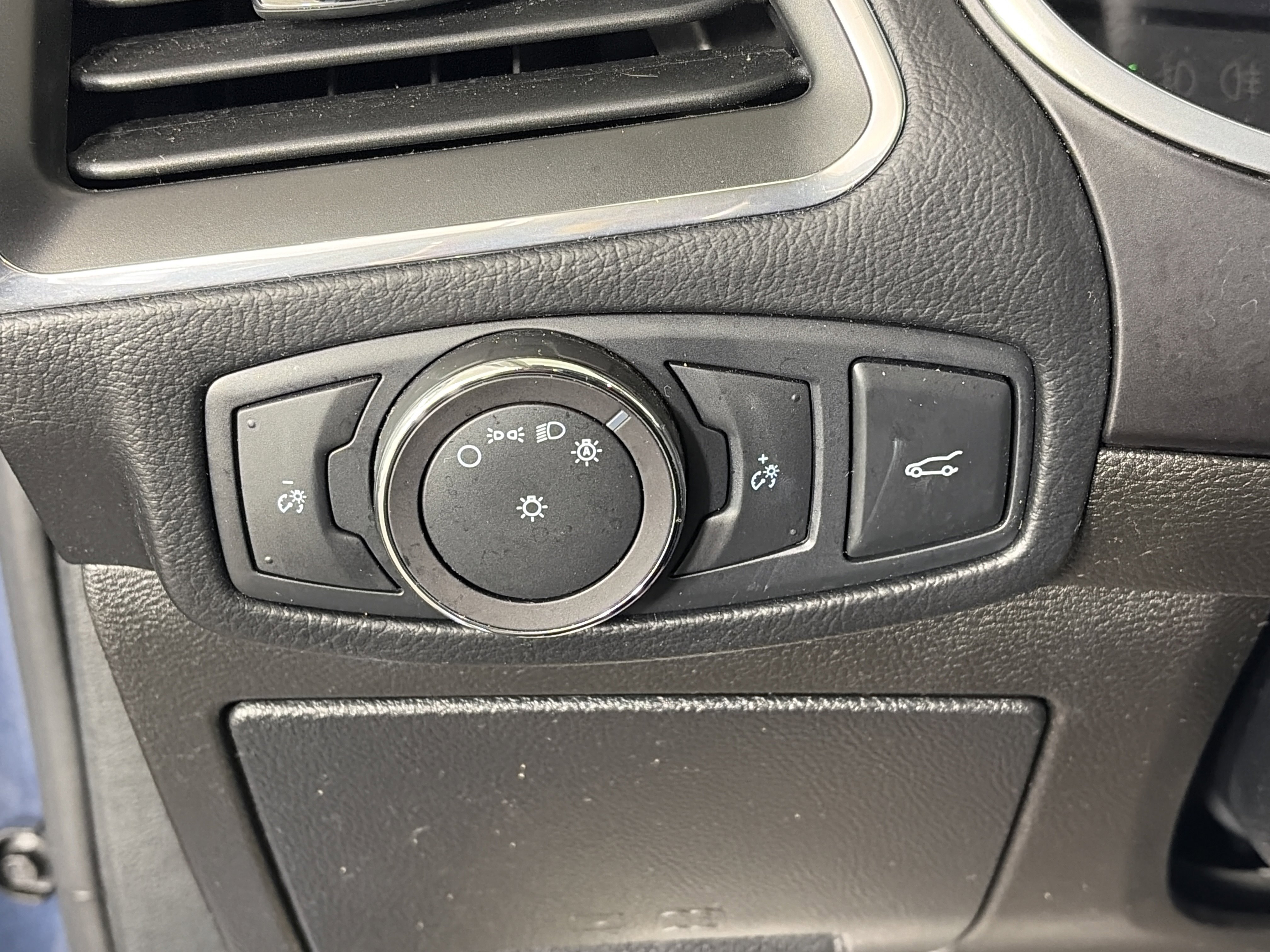 Used 2018 Ford Edge Titanium w/ Equipment Group 301A image 29