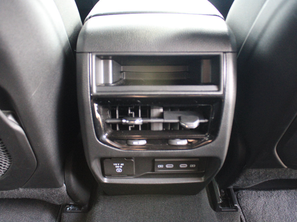 Used 2026 Jeep Grand Cherokee Altitude AWD/4WD image 29