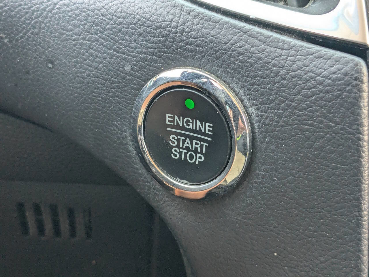 Used 2016 Ford Edge Titanium image 28