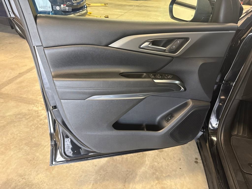 Used 2024 Chevrolet Traverse LT image 10