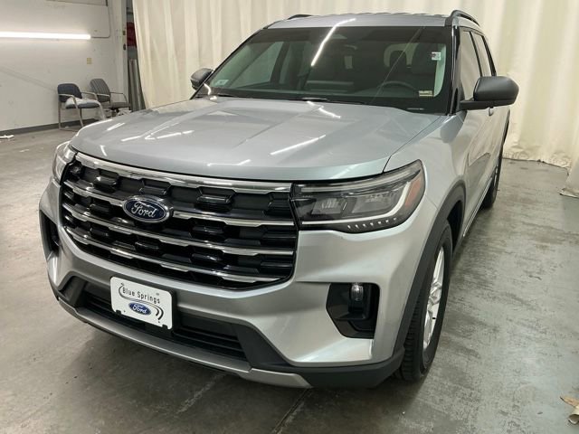 Used 2025 Ford Explorer Active w/ Active Comfort Package RWD image 8