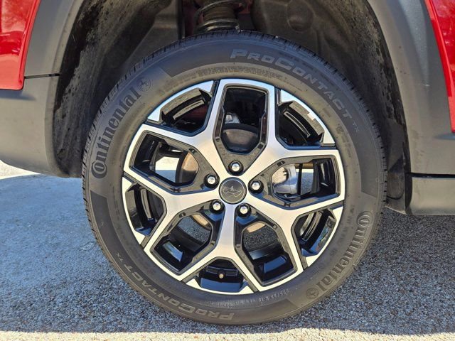 Used 2025 Jeep Compass Limited image 32