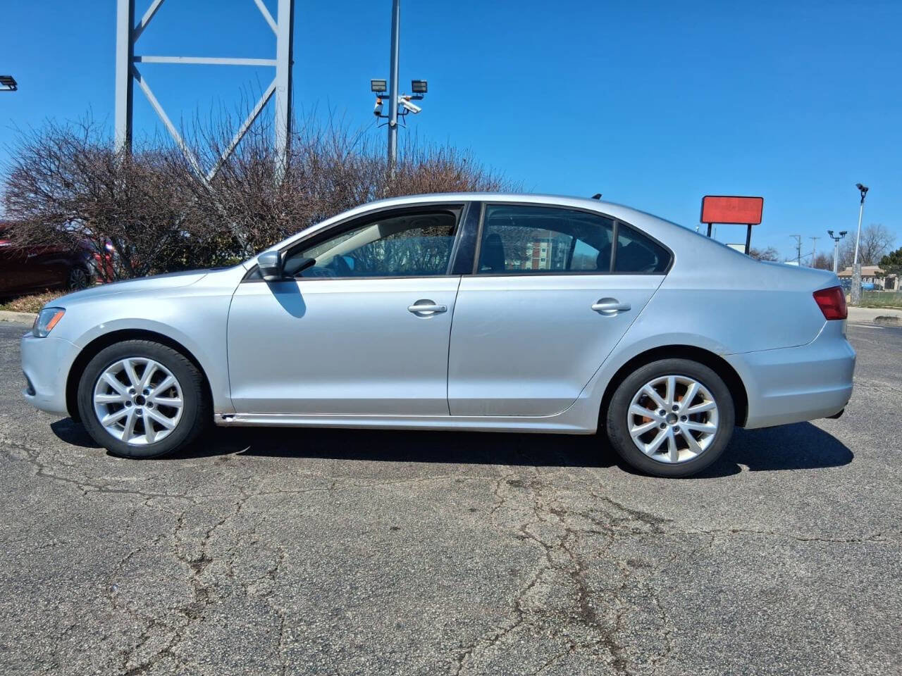 Used 2011 Volkswagen Jetta SE FWD image 4