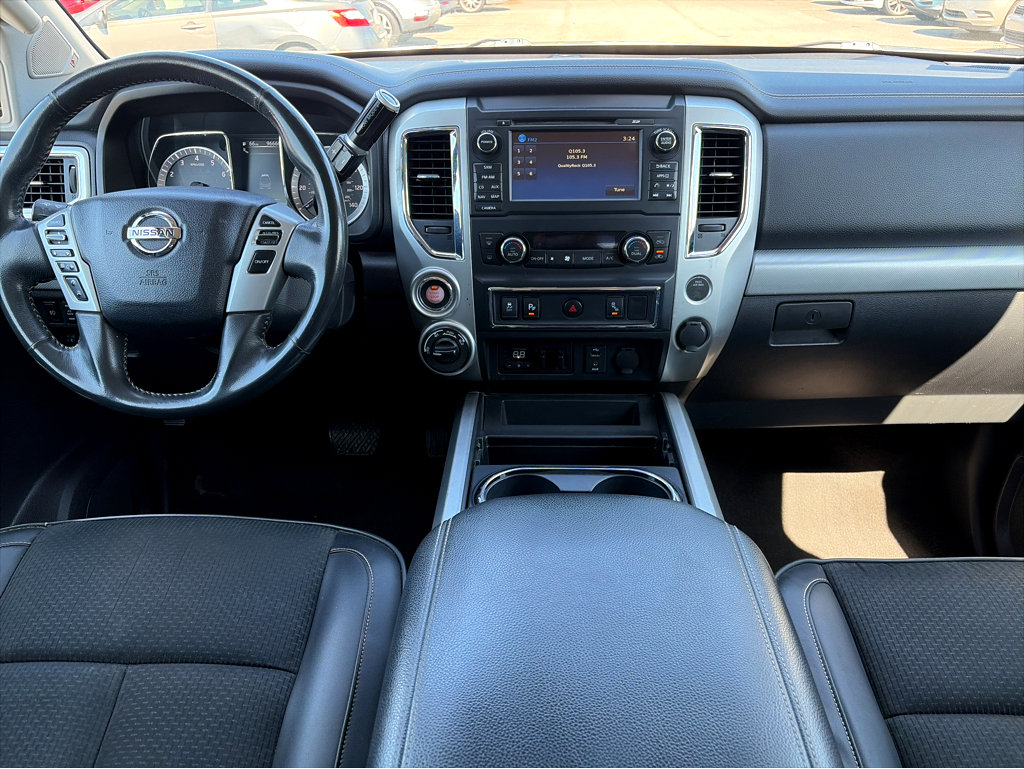 Used 2017 Nissan Titan PRO-4X AWD/4WD image 4