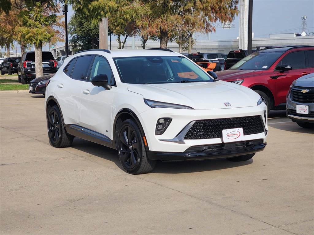 Used 2024 Buick Envision Sport Touring image 3
