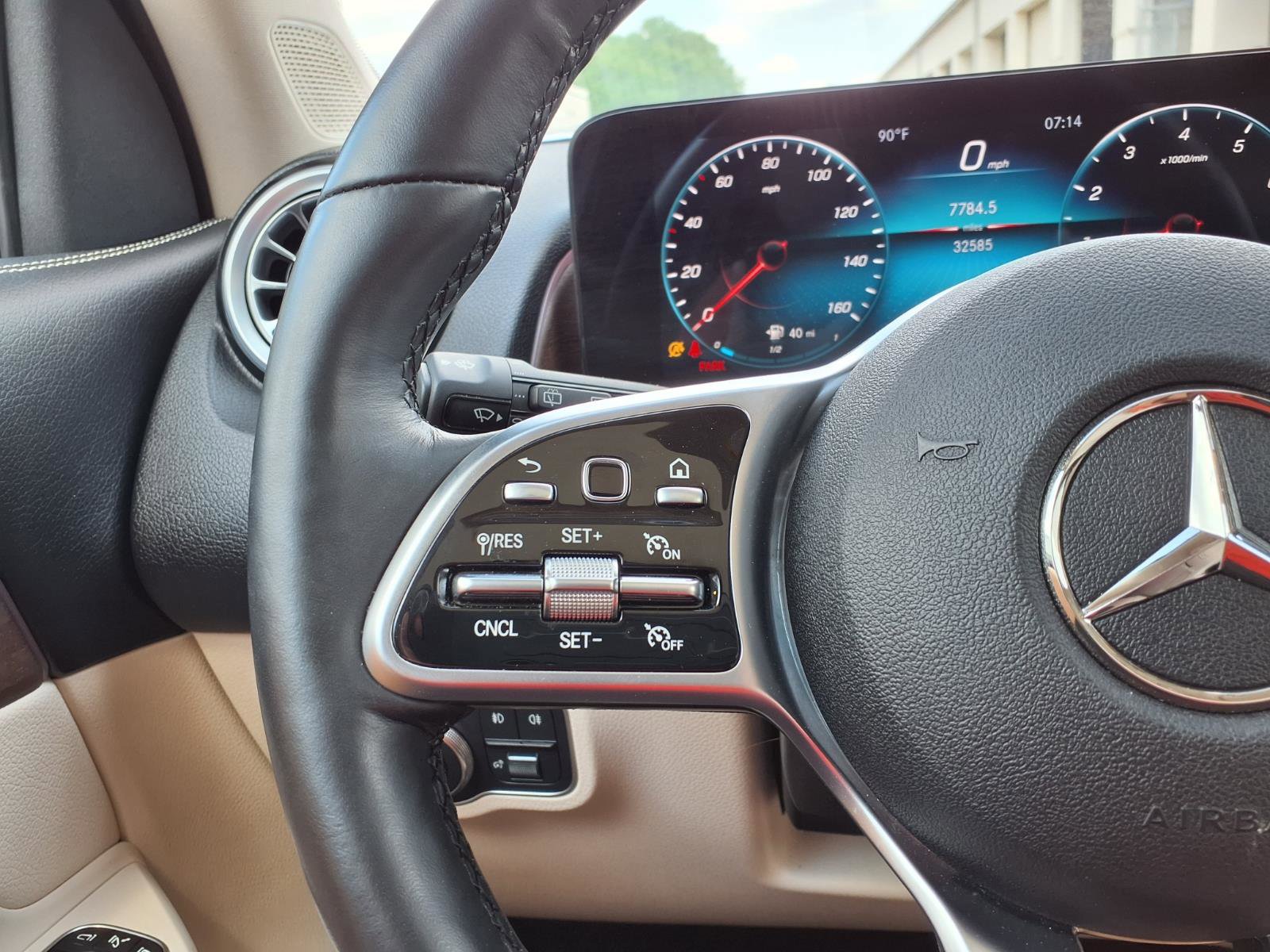 Used 2022 Mercedes-Benz GLB 250 4MATIC image 17