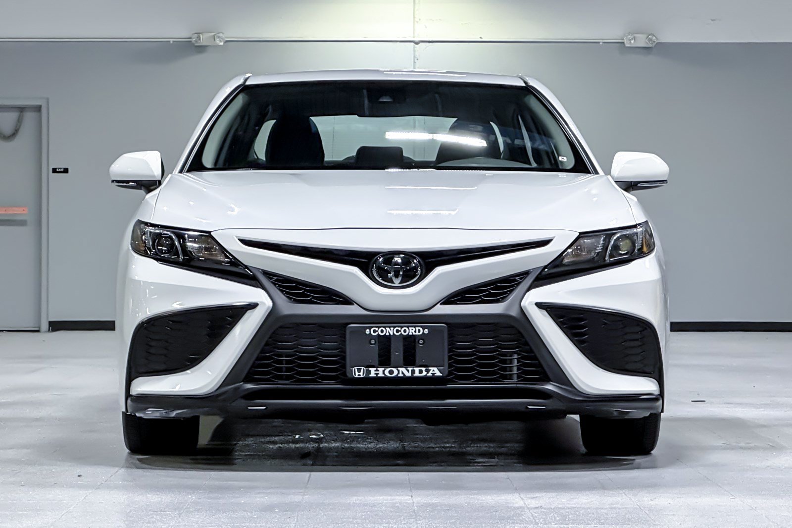 Used 2023 Toyota Camry SE FWD image 6