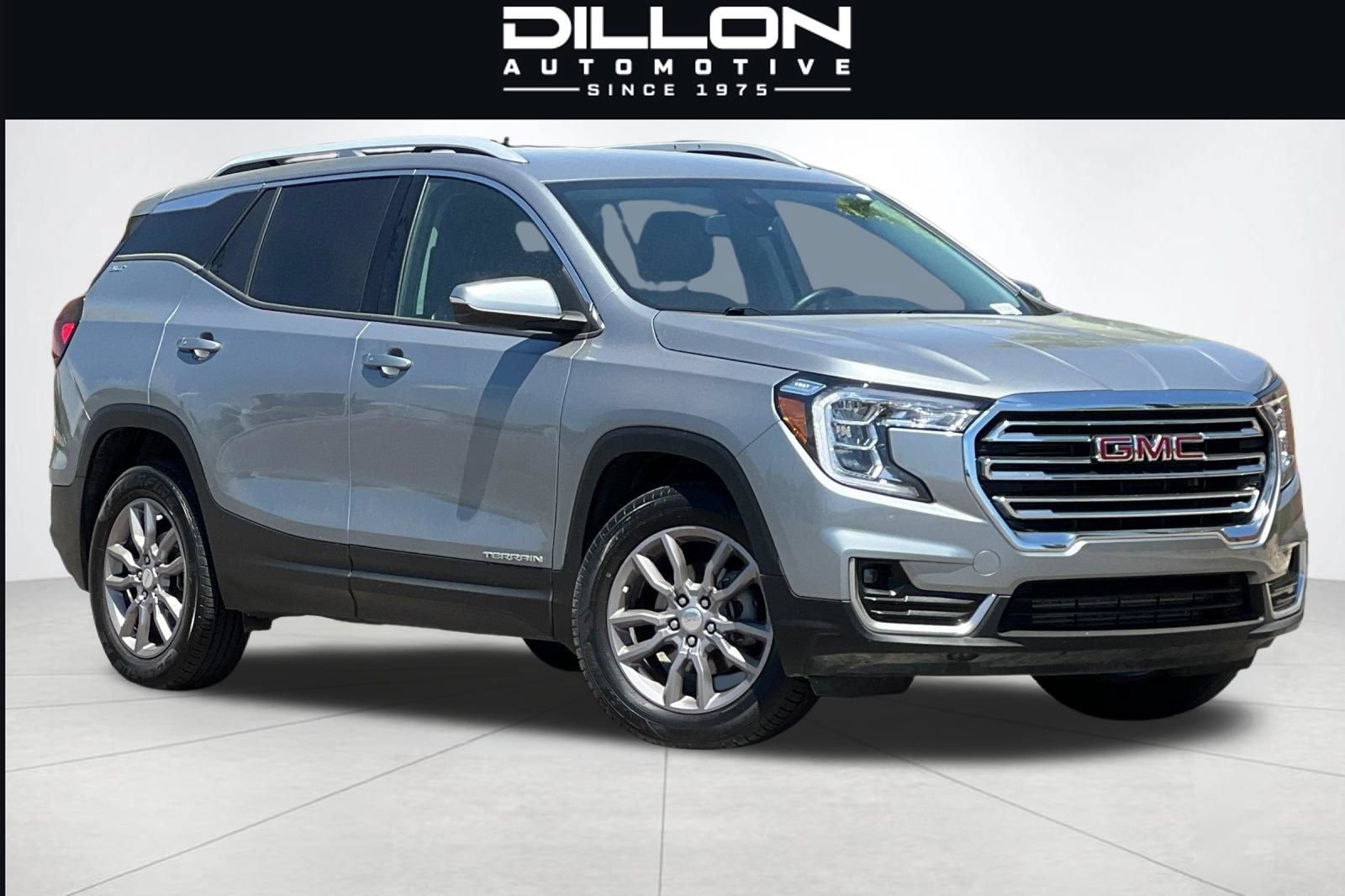 Used 2024 GMC Terrain SLT AWD/4WD image 1