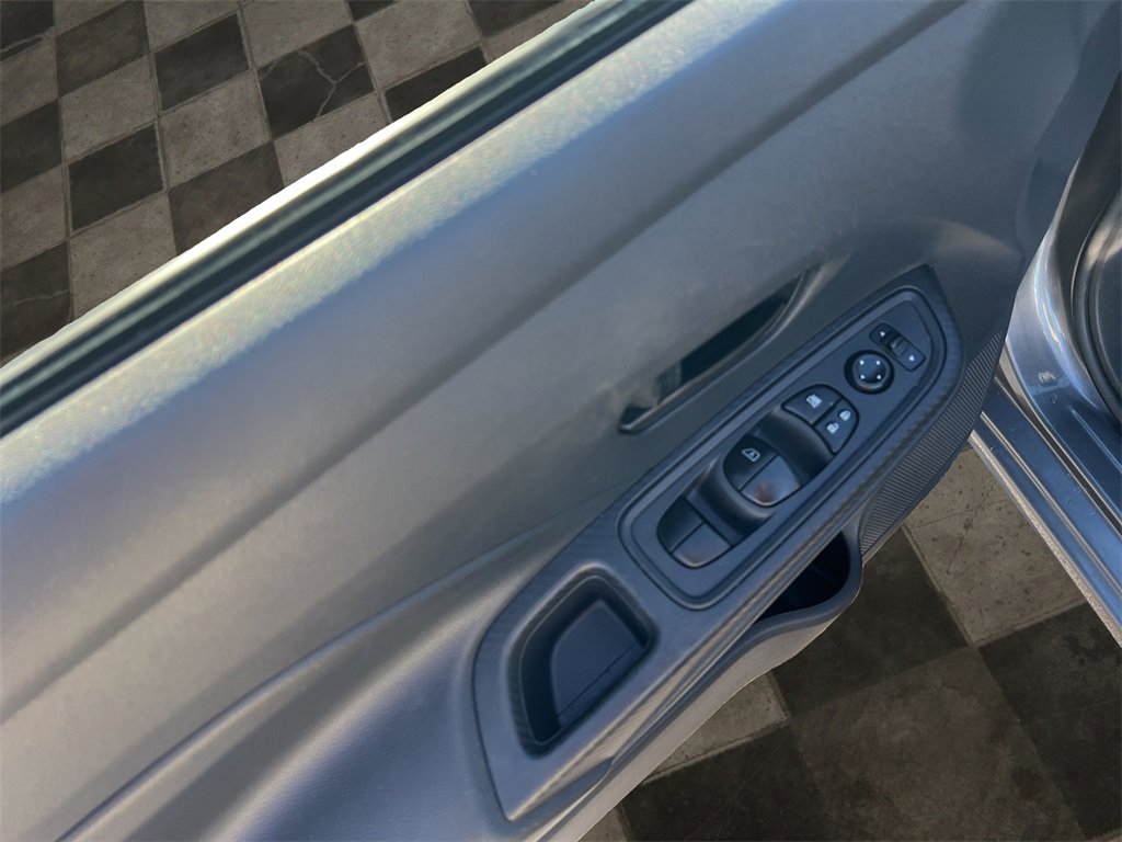 Used 2022 Nissan Versa S image 42