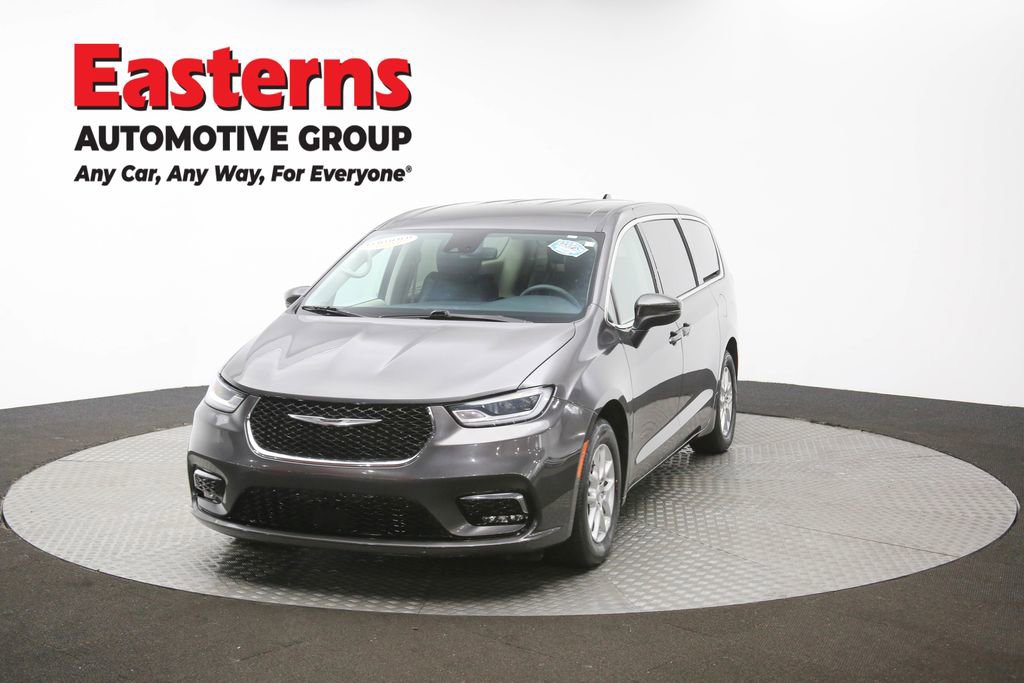 Used 2023 Chrysler Pacifica Touring-L image 53