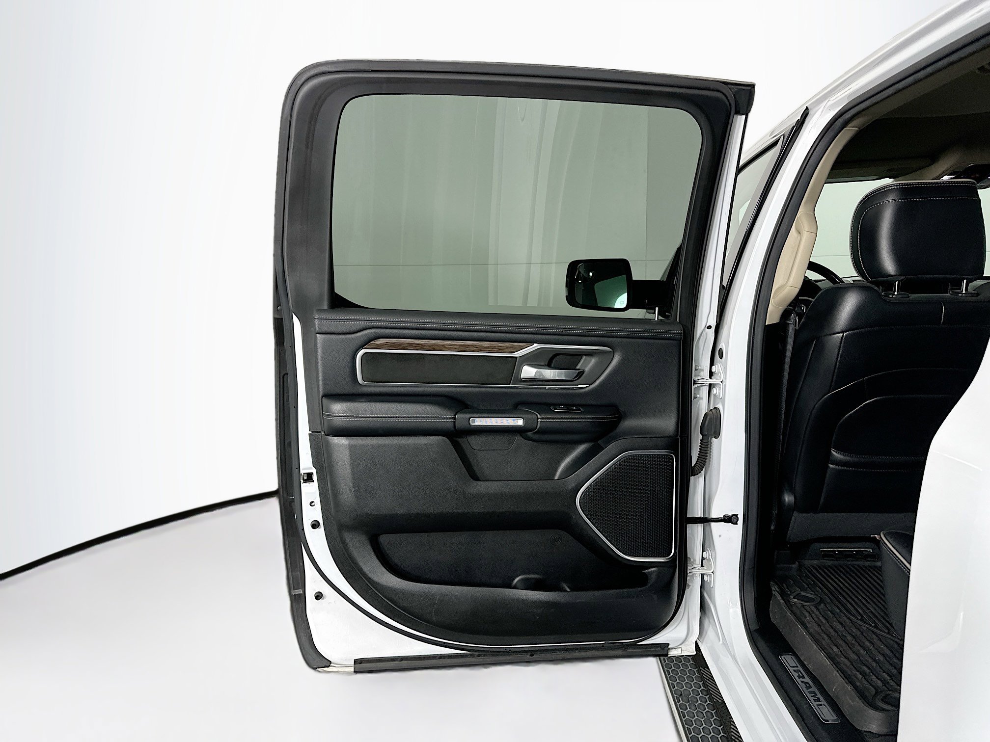 Used 2020 RAM 1500 Laramie image 27