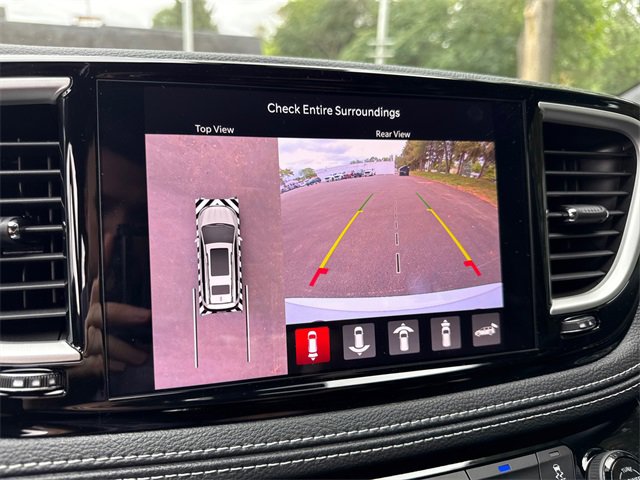 New 2026 Chrysler Pacifica Select image 3