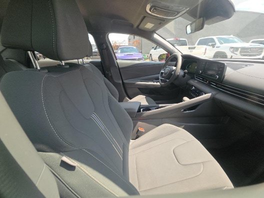 Used 2025 Hyundai Elantra Hybrid FWD image 11