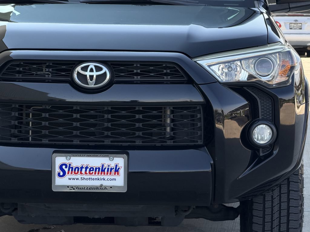 Used 2015 Toyota 4Runner SR5 AWD/4WD image 8
