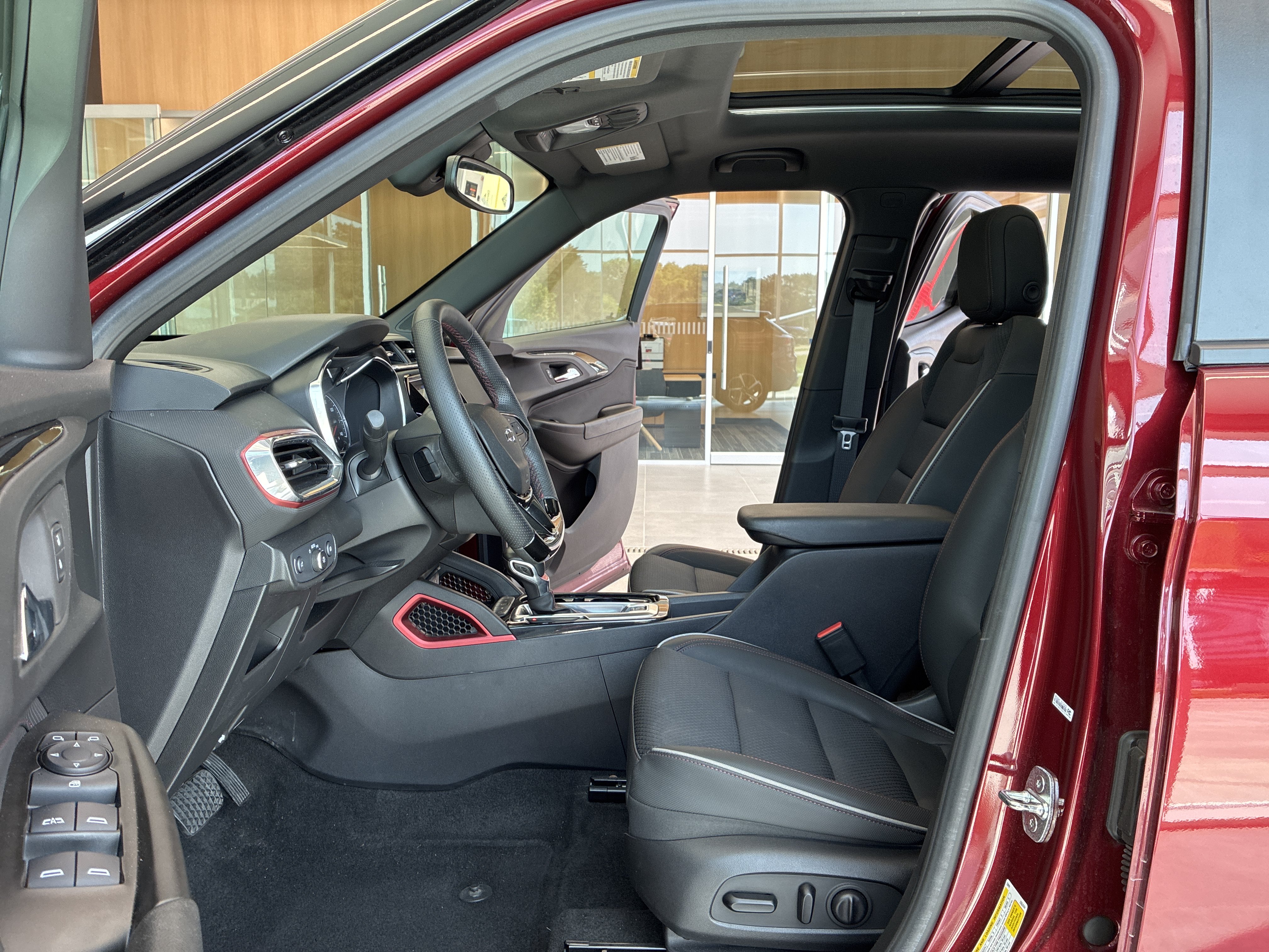 Used 2022 Chevrolet TrailBlazer RS w/ Sun and Liftgate Package AWD/4WD image 14