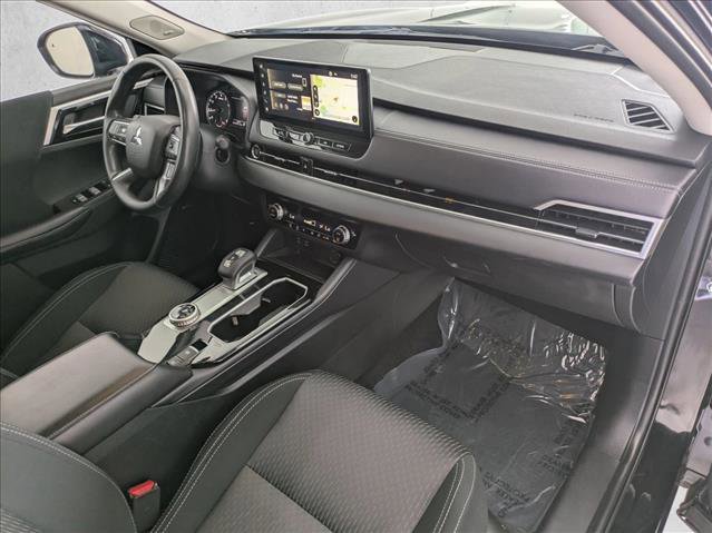Used 2025 Mitsubishi Outlander ES image 20