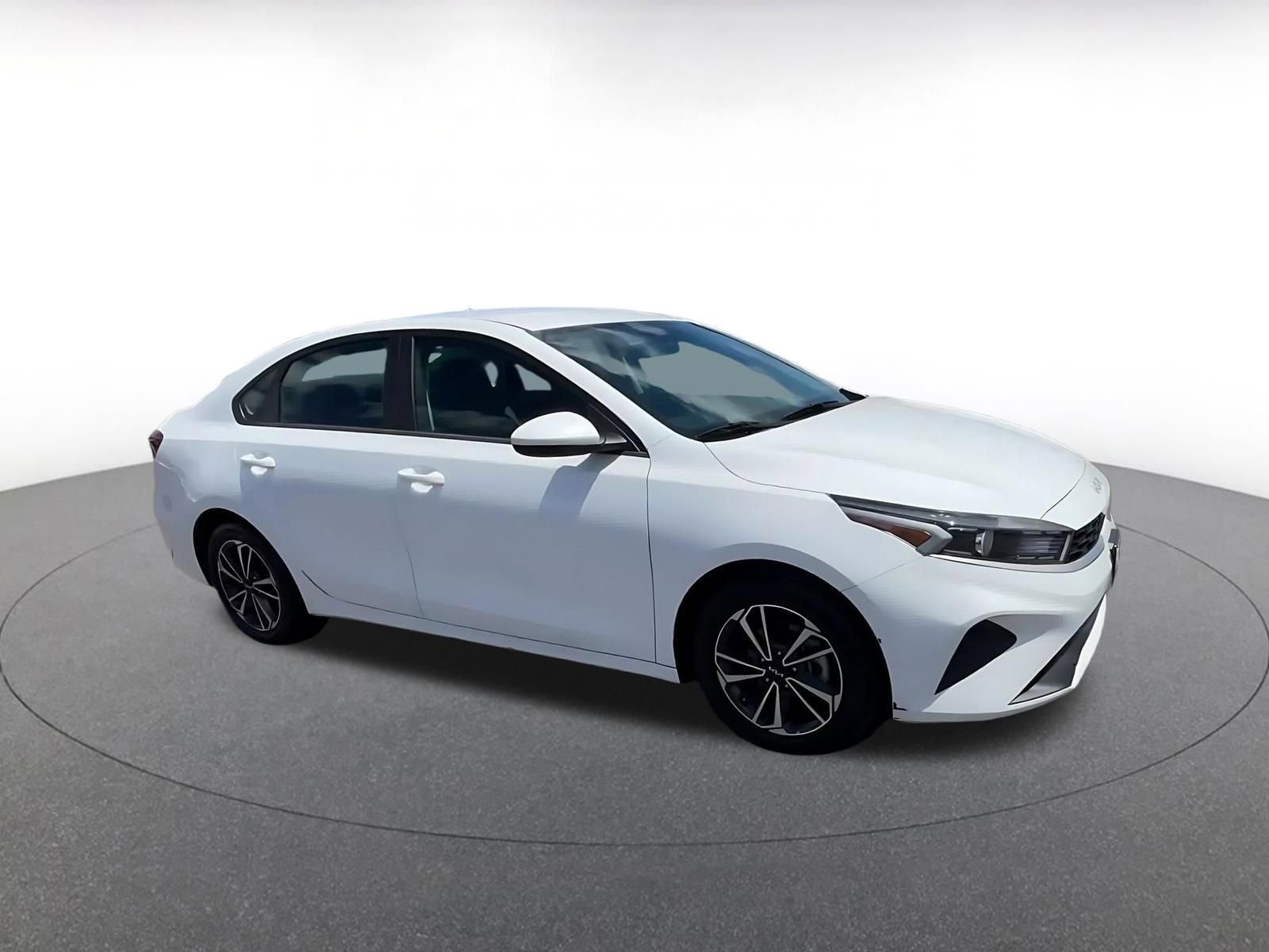 Used 2024 Kia Forte LXS FWD image 2
