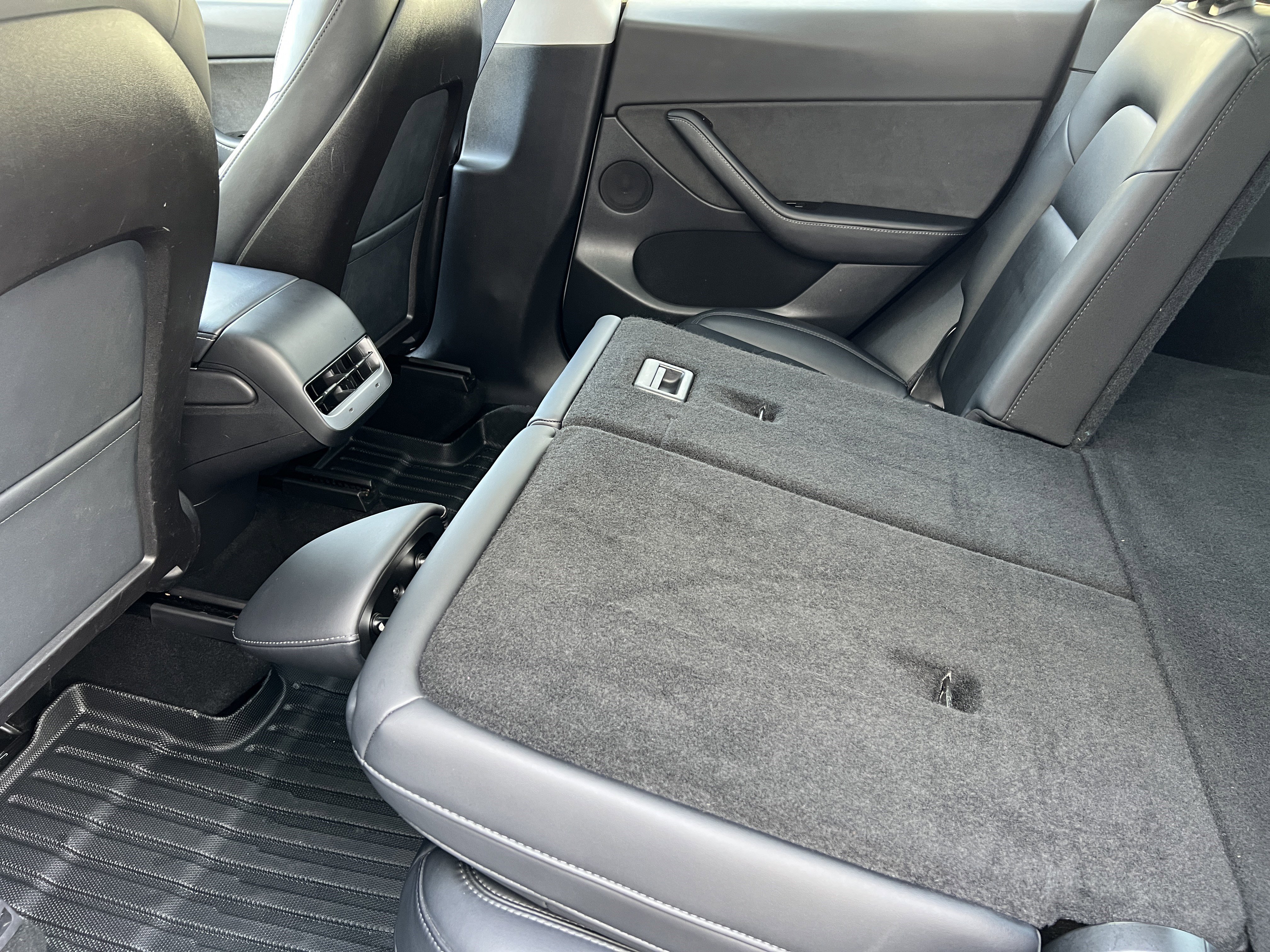 Used 2020 Tesla Model Y Long Range image 17