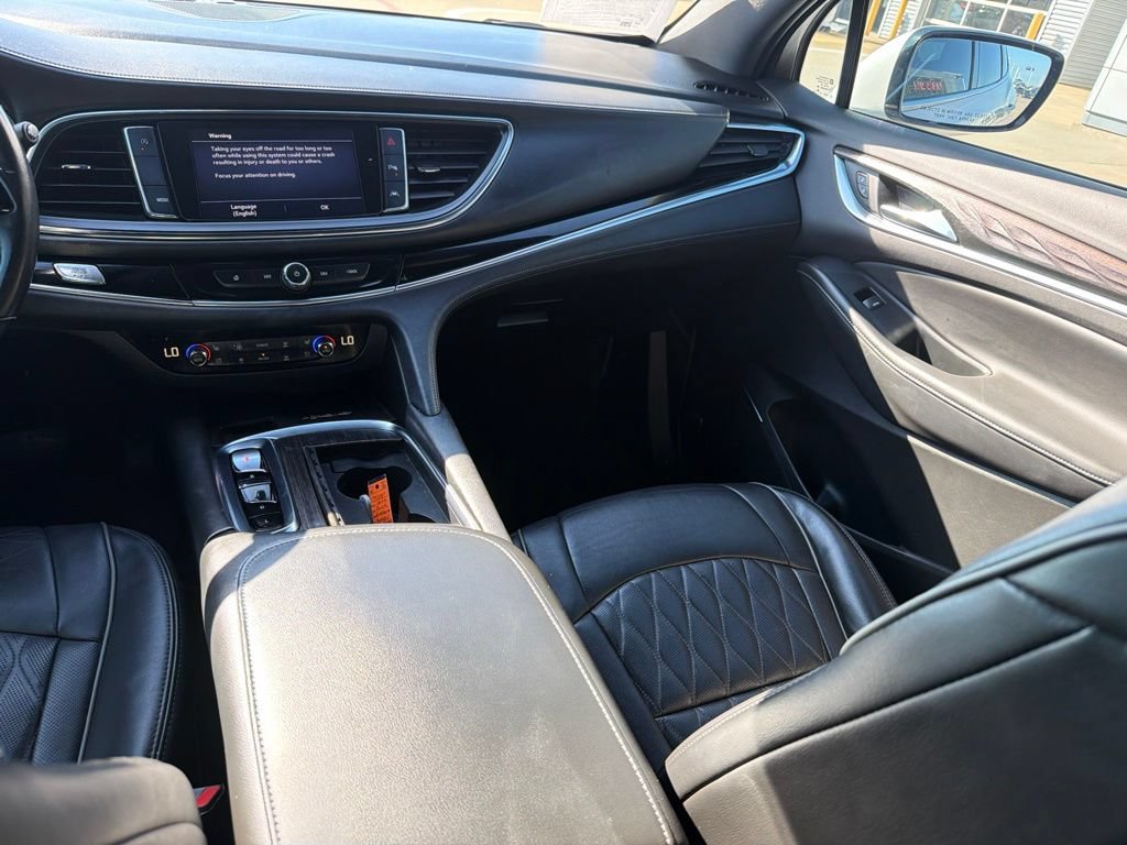 Used 2022 Buick Enclave Avenir w/ Avenir Technology Package FWD image 20