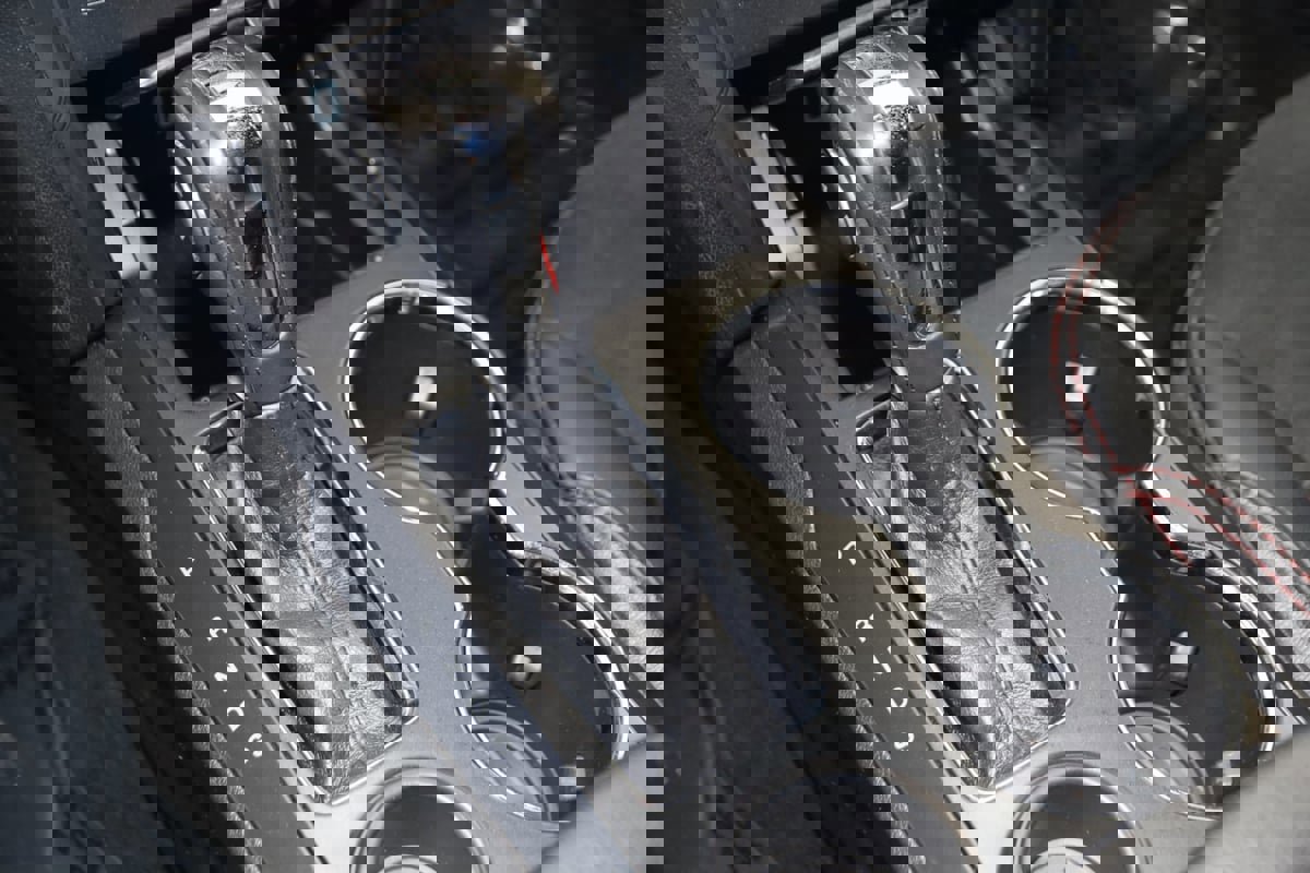 Used 2018 Ford Explorer XLT w/ Equipment Group 202A image 7